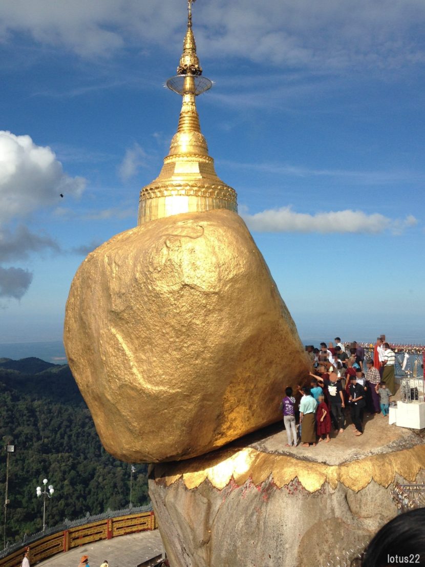 絶壁に輝く黄金の巨岩！ミャンマーのパワースポット チャイティーヨ山
