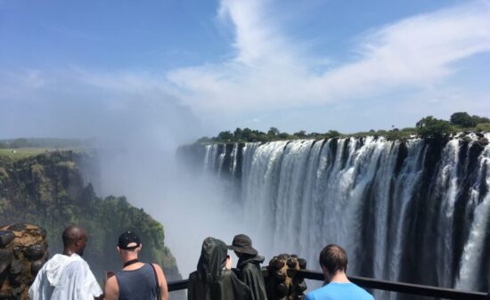 観光シーズン到来のビクトリアフォールズを満喫｜ トラベルダイアリー