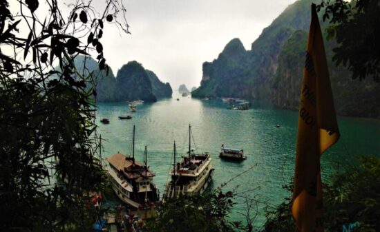 自然が作り出した絶景！クルーズ船に宿泊して1泊2日ハロン湾を満喫｜ トラベルダイアリー